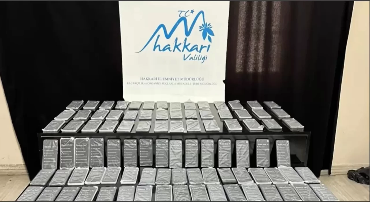 Hakkari'de 136 adet kaçak cep telefonu ele geçirildi