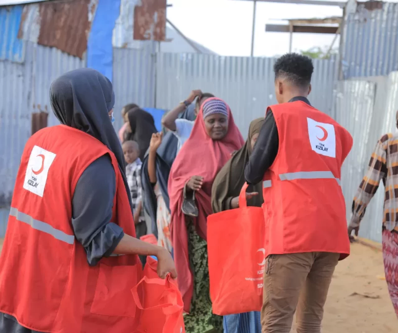 Türk Kızılay, yurt dışı kurban bağışlarınızı ihtiyaç sahiplerine ulaştırıyor
