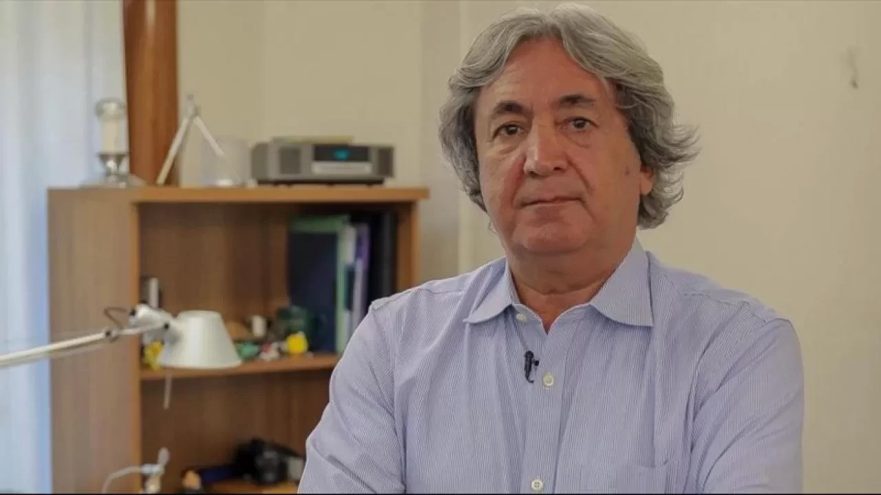 Filistin'i desteklediği için kurduğu dergiden atıldı