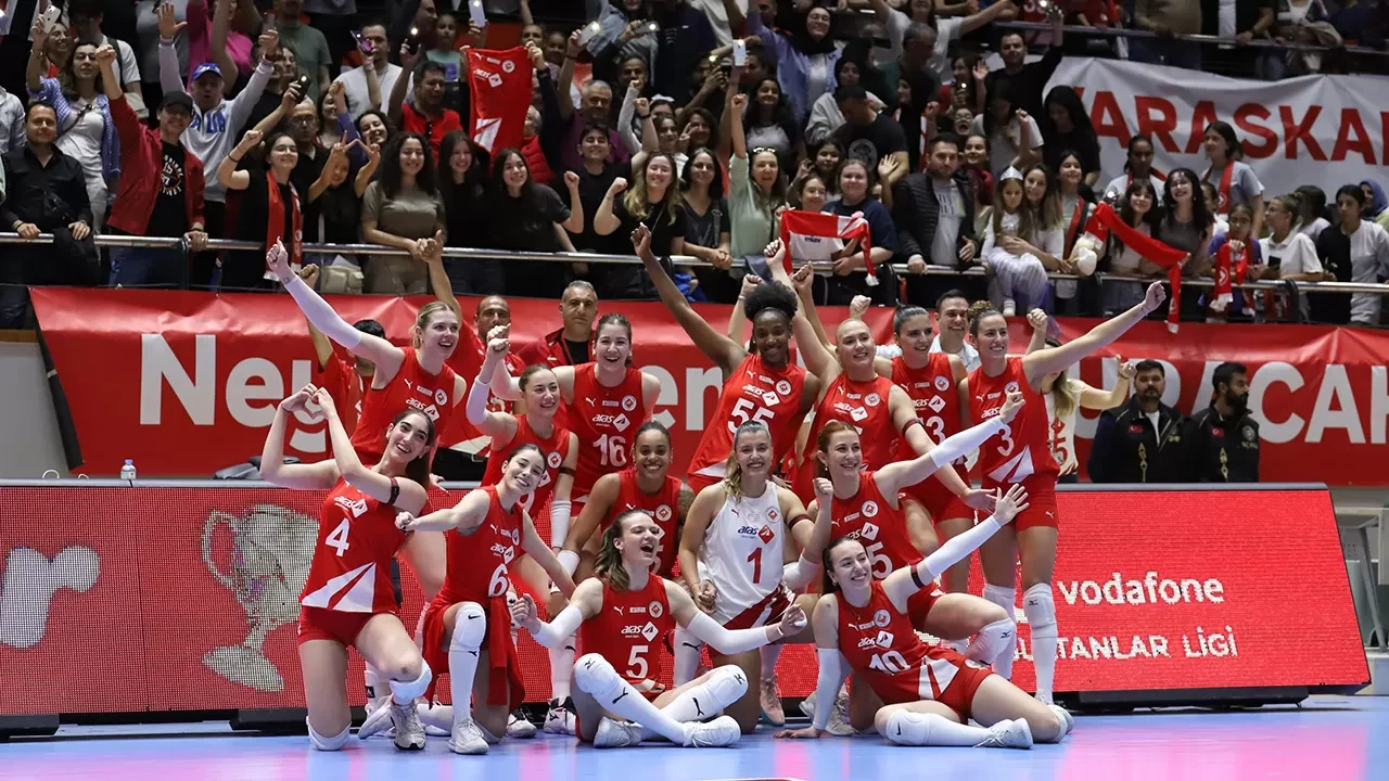 Sultanlar Ligi ekiplerinden Aras Kargo Kadın Voleybol Takımı Kadrosunu 3 yeni isimle güçlendirdi
