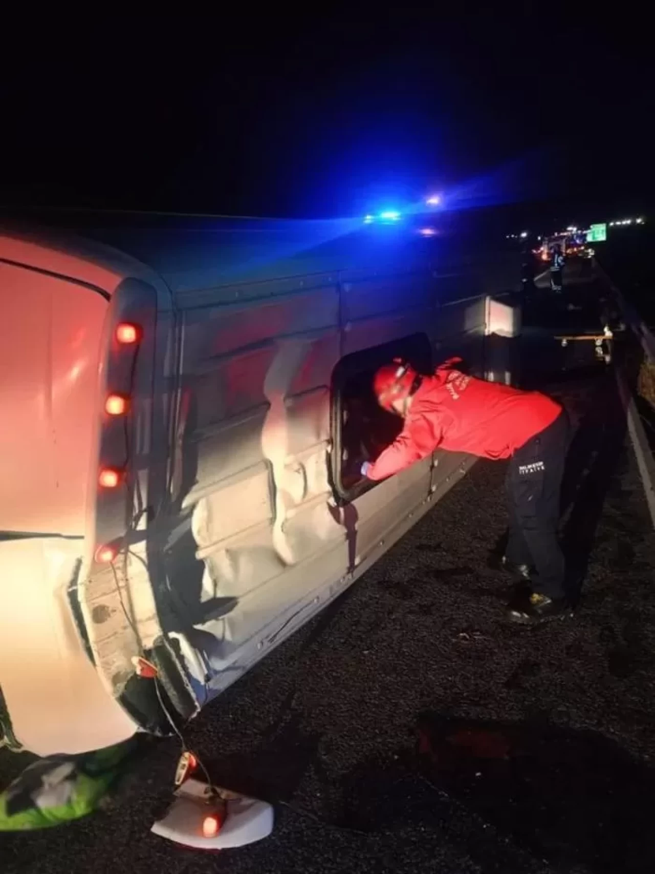 Soma’da feci kaza: Minibüs devrildi ölü ve yaralılar var