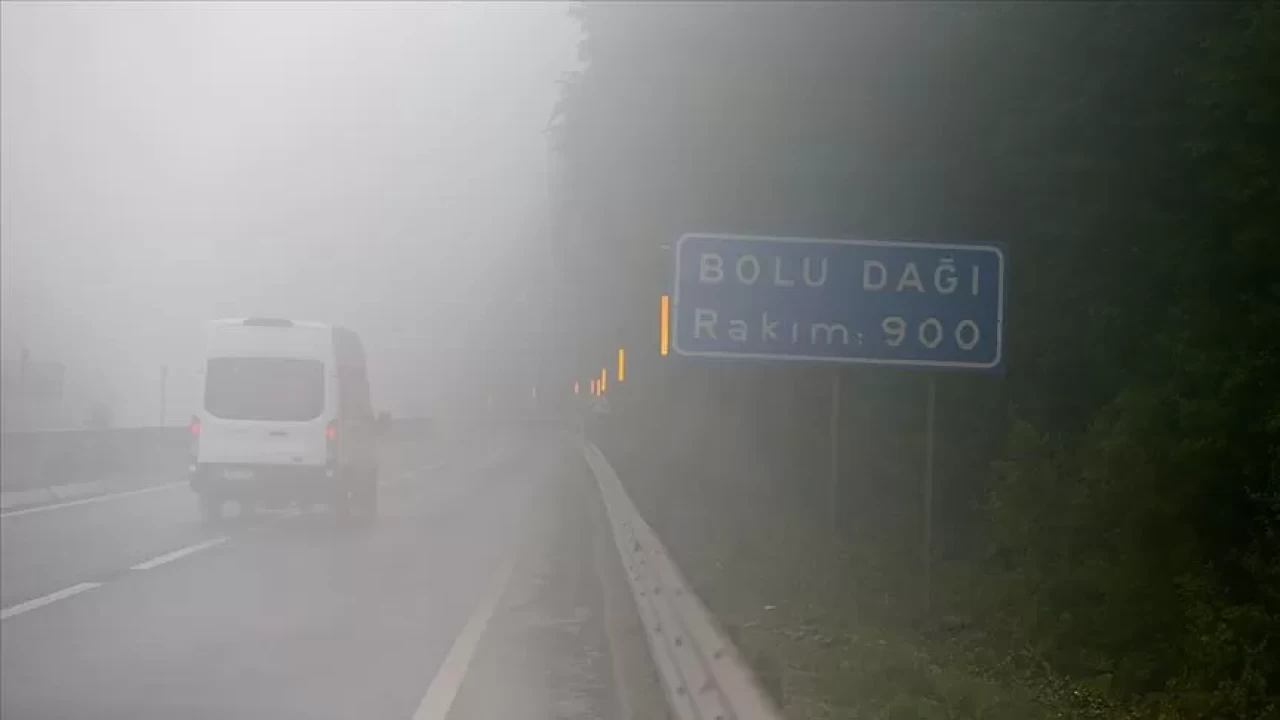Bolu Dağı'nda sis ulaşımı etkiledi