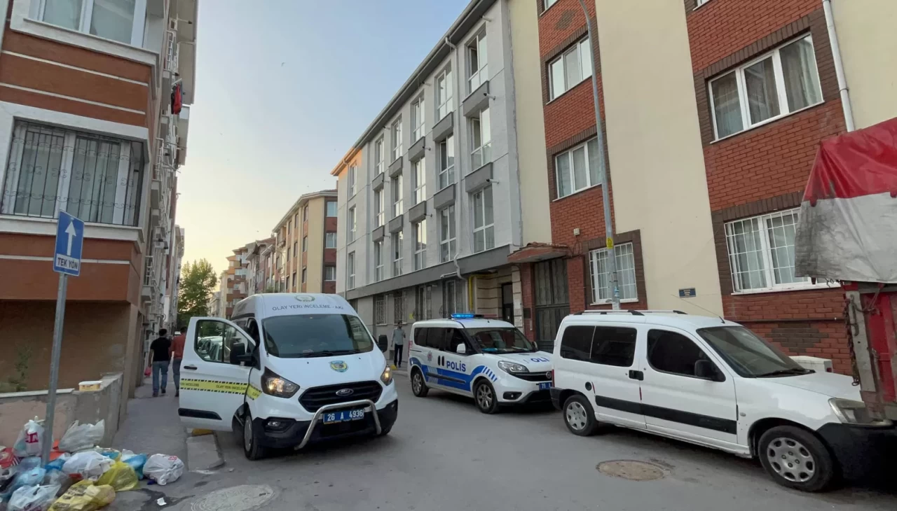 Apartmandaki çürük kokusu ceset çıktı!