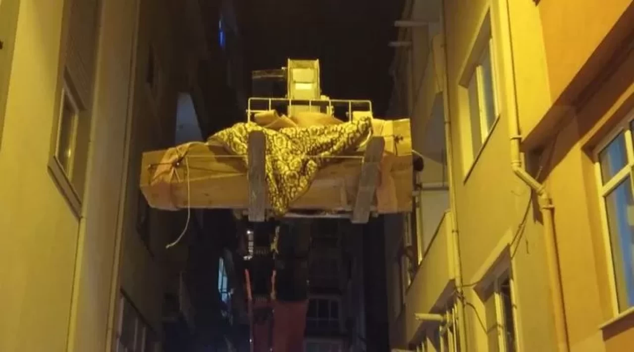 Edirne’de 165 kiloluk cenaze vinçle 5’inci kattan indirildi