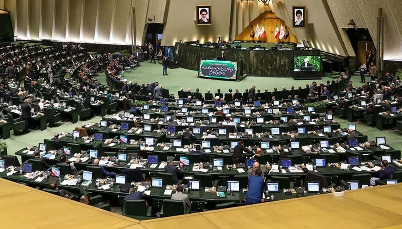 Nükleer kriz büyüyor: İran UAEA ile işbirliğini durduruyor