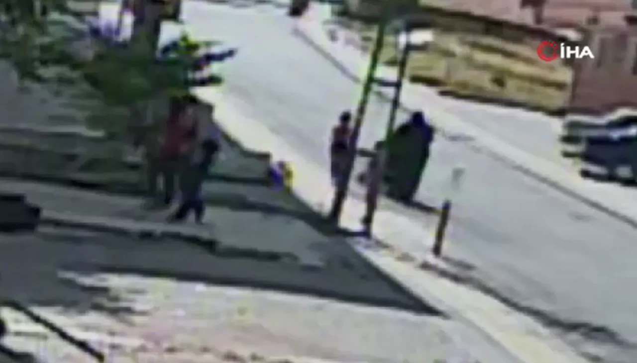 Akyurt’ta bina önündeki halıyı çaldılar