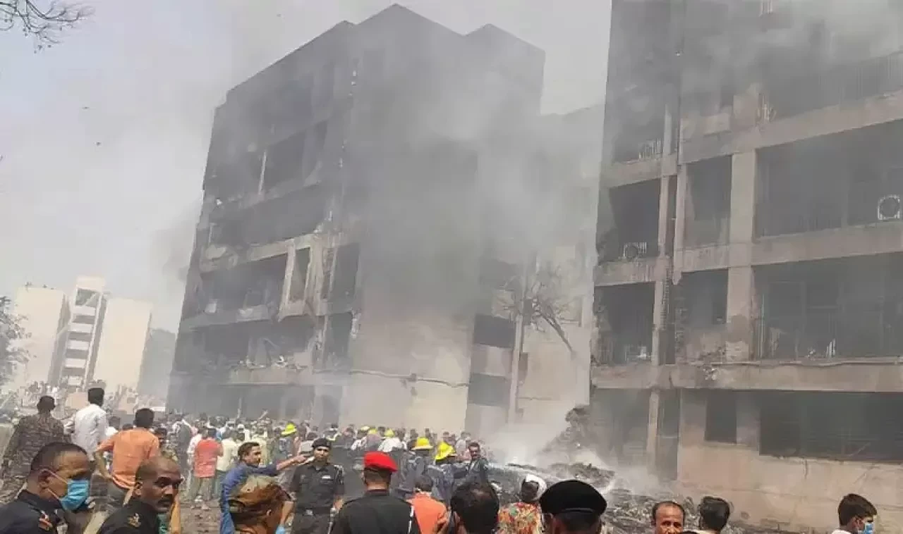 Hindistan'da yolcu uçağı düştü! Emniyet Müdürü açıkladı: 204 kişinin cansız bedenine ulaşıldı