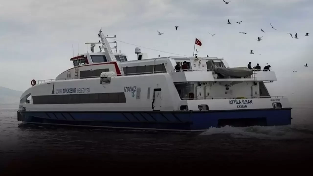 İzmir'de vapur seferleri yeniden başladı! Şiddetli rüzgar geri mi döndü?