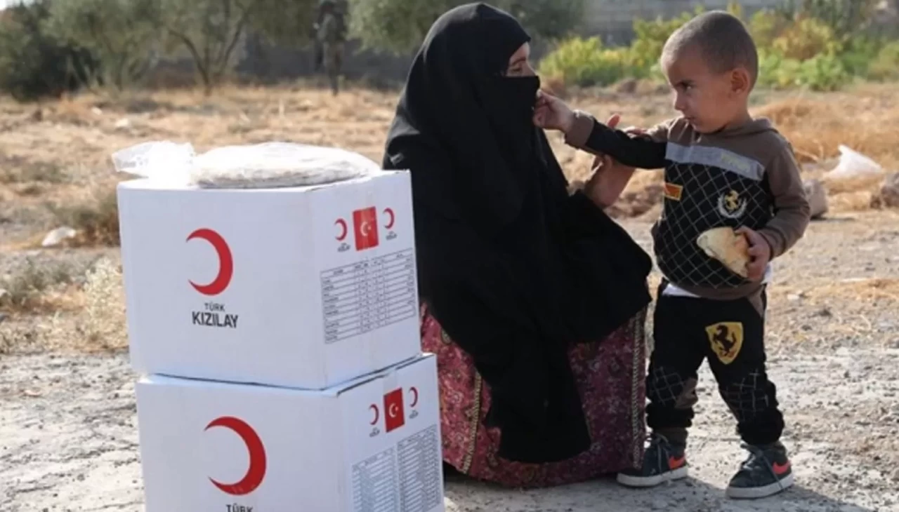 Türk Kızılay Yemen'de yetim çocuklara 350 gıda kolisi dağıttı