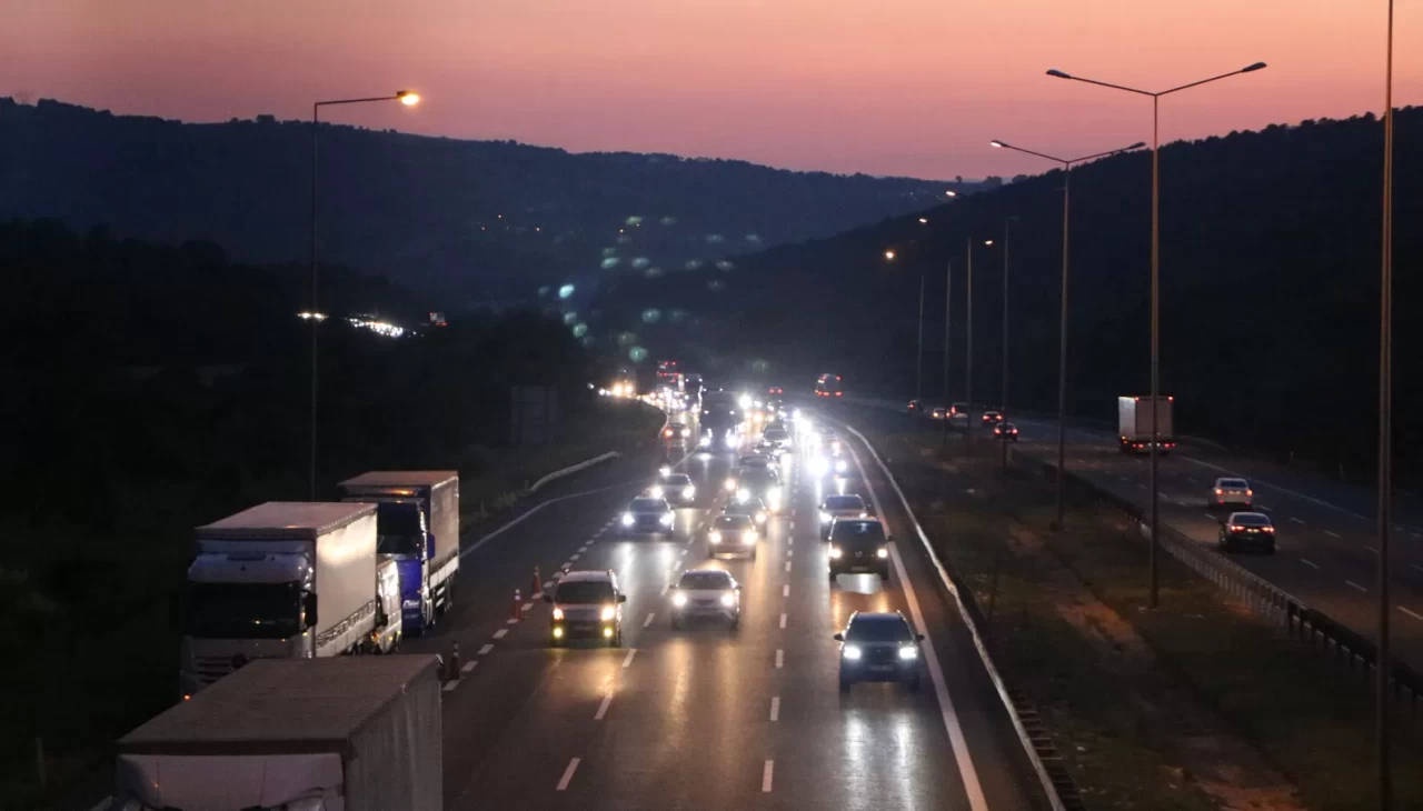 Kurban tatili başladı: Anadolu Otoyolunun Bolu geçişinde bayram yoğunluğu yaşanıyor