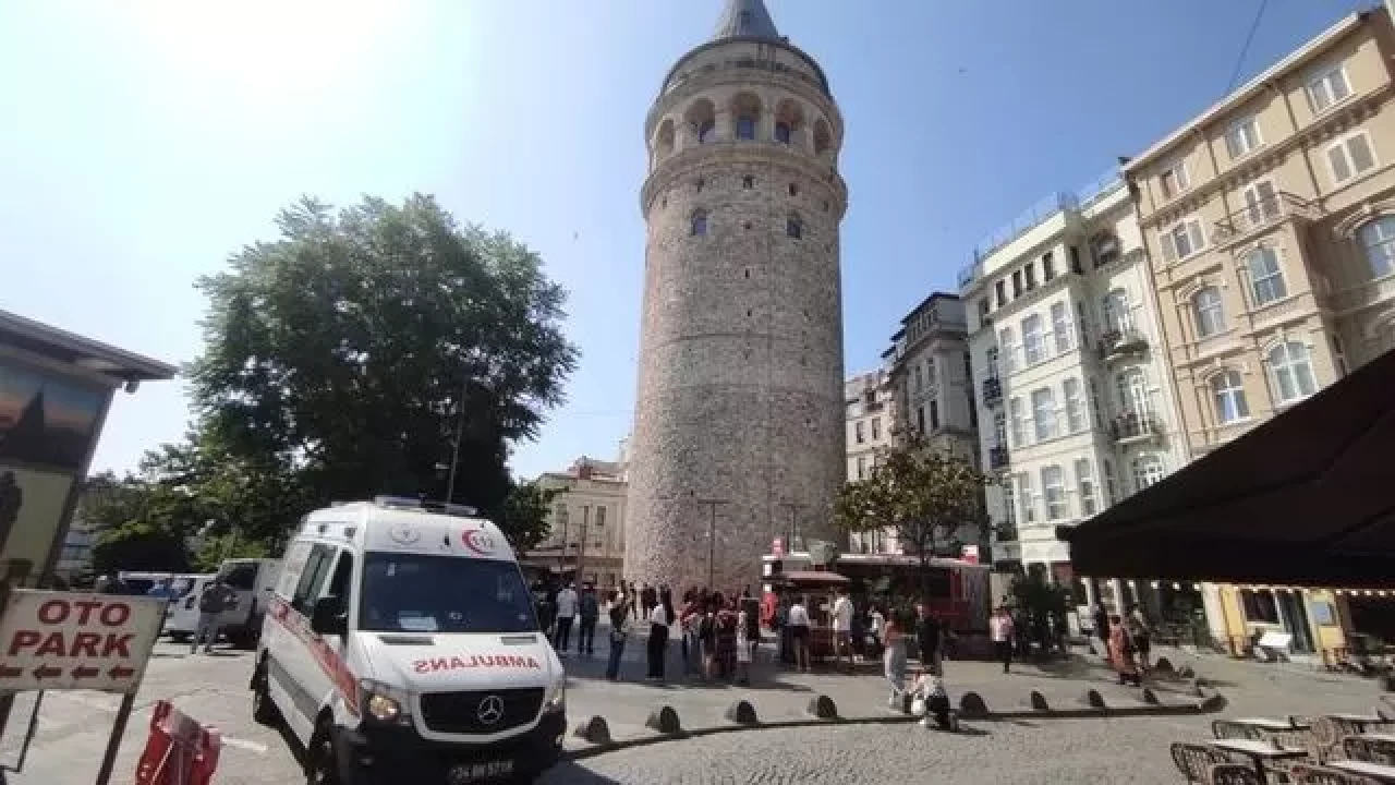 Galata Kulesi’nden düşen 22 yaşındaki genç olay yerinde öldü