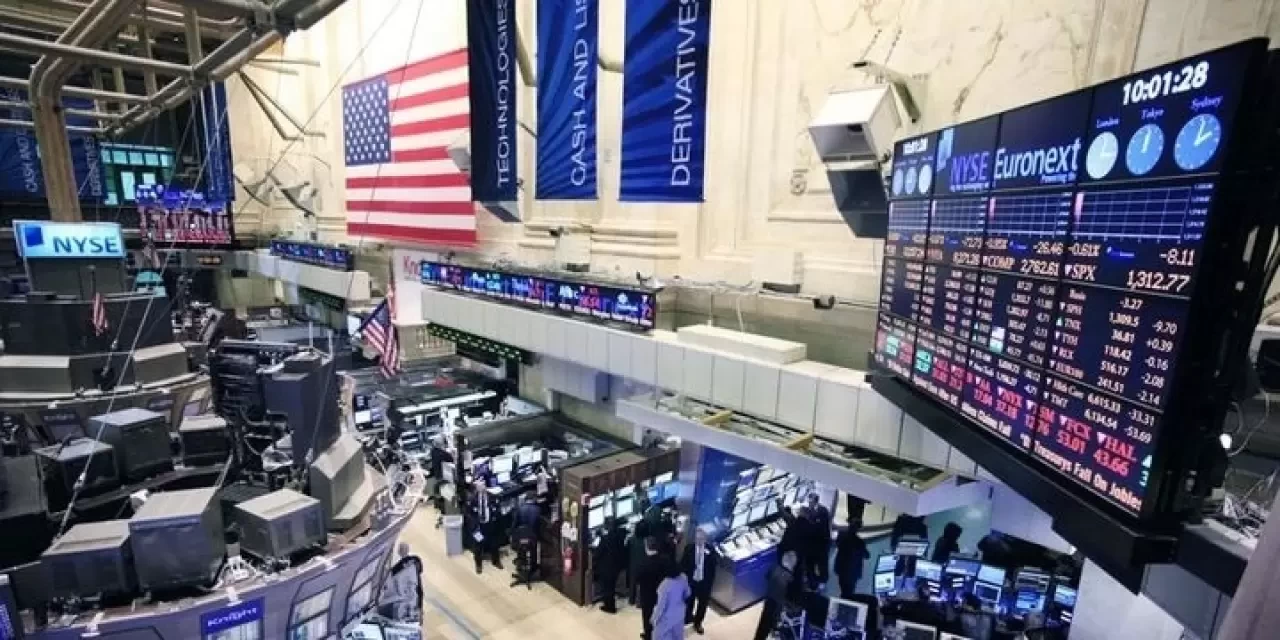 New York Borsası'nda karışık açılış! Trump'ın ticaret politikaları yatırımcıları nasıl etkiliyor?