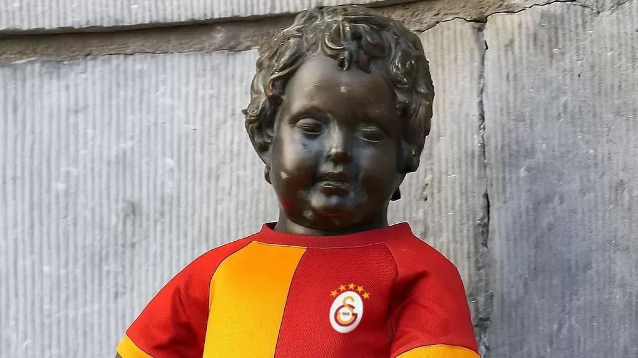 Galatasaray’ın 5 yıldızlı forması, Manneken Pis heykeline giydirilecek