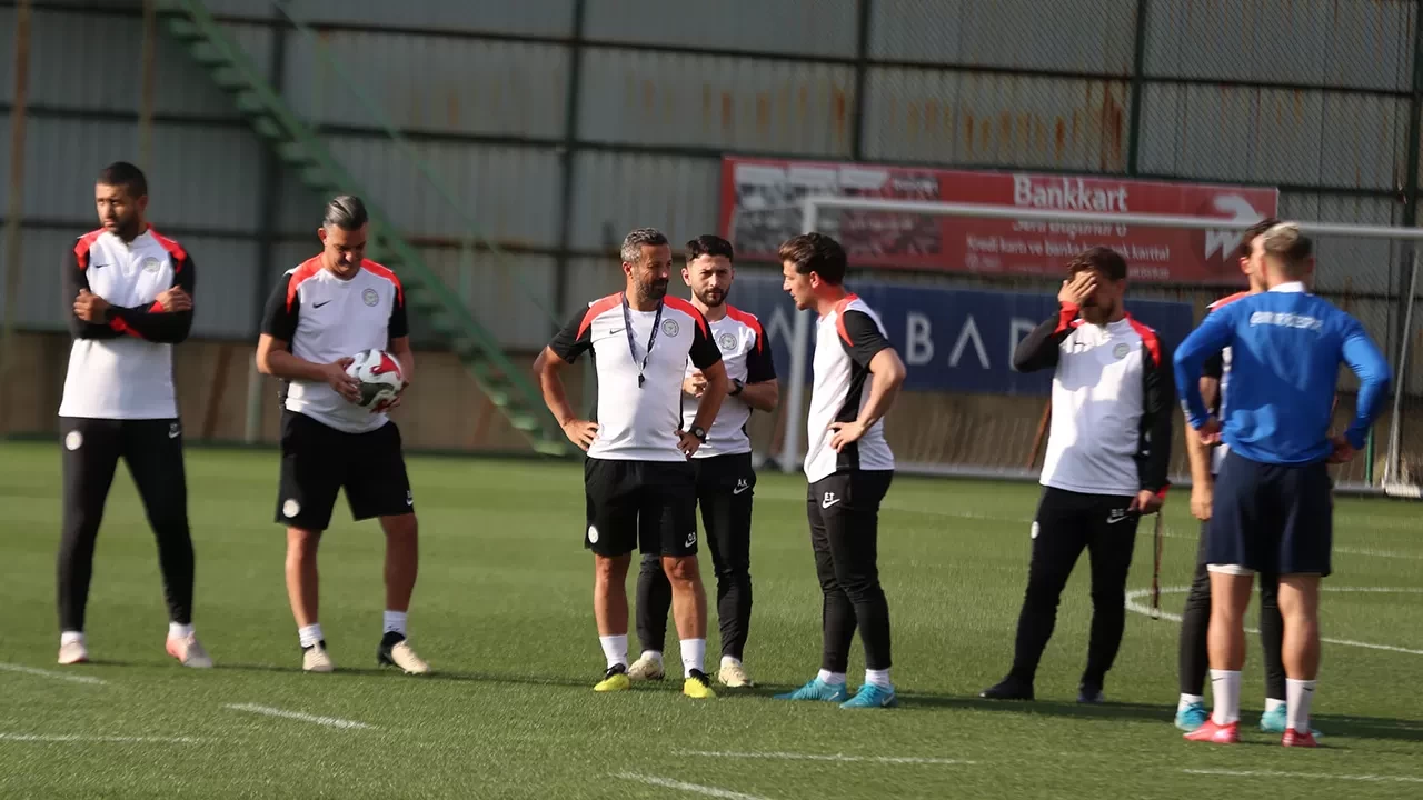 Çaykur Rizespor’da transfer çalışmaları hızlandı: "En doğru transferi yaparak sezona başlamak istiyoruz"