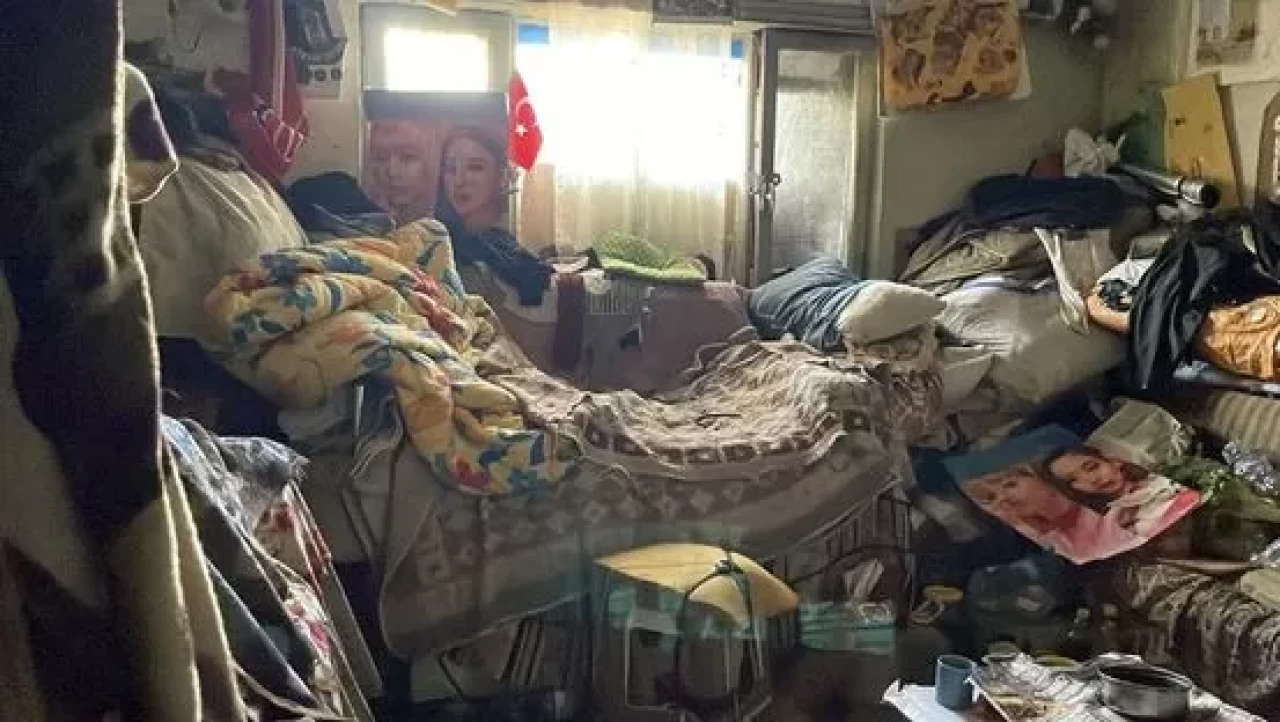 Aydın’da kötü koku ihbarıyla girilen evden hayvanlar ve 4 kamyon çöp çıktı