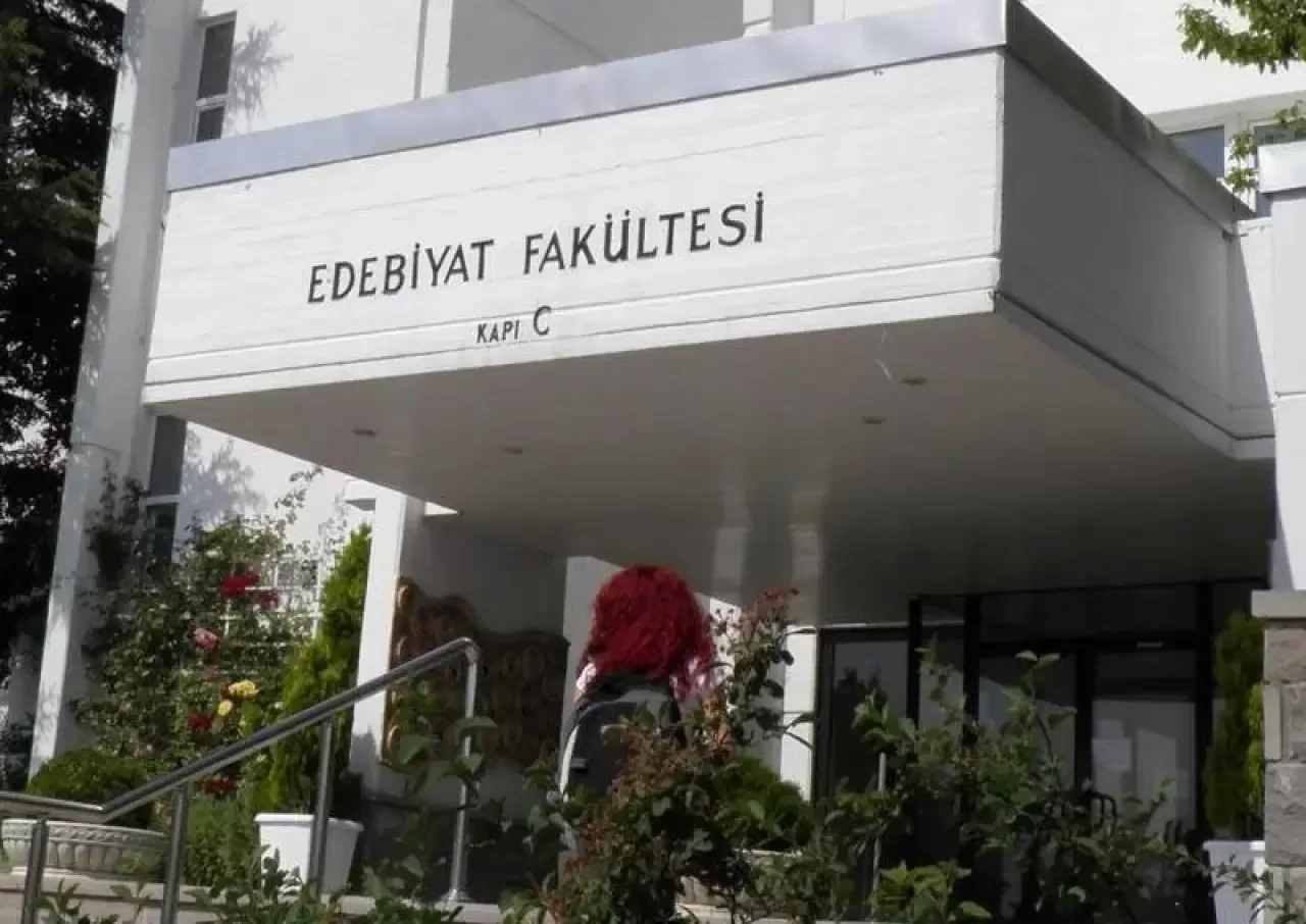 Çağdaş Türk Lehçeleri ve Edebiyatları Bölümü Nedir? Mezunları Ne İş Yapar ve Nerelerde Çalışır?