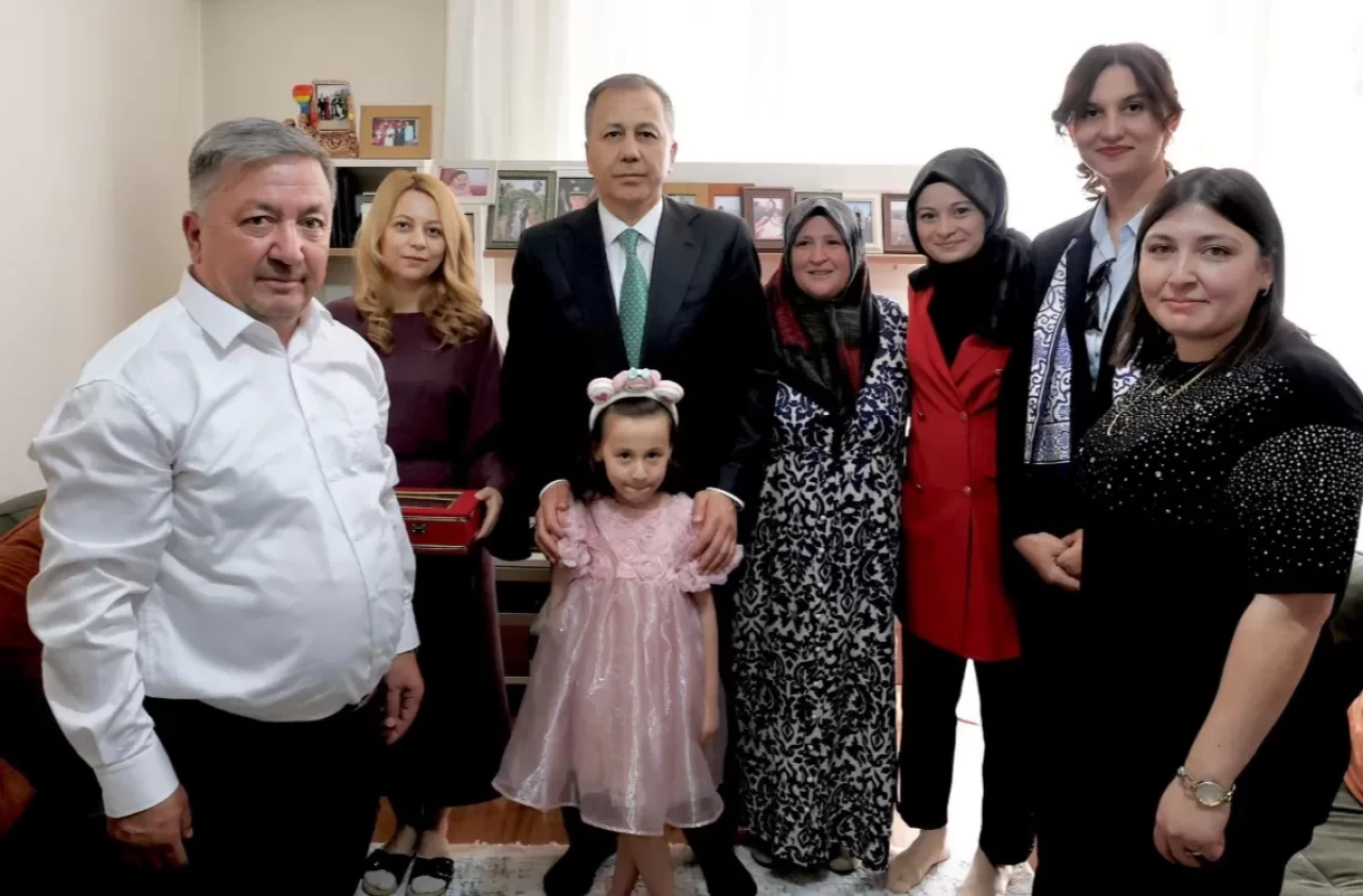 İçişleri Bakanı Ali Yerlikaya, Konya'da şehit ailesini ziyaret etti