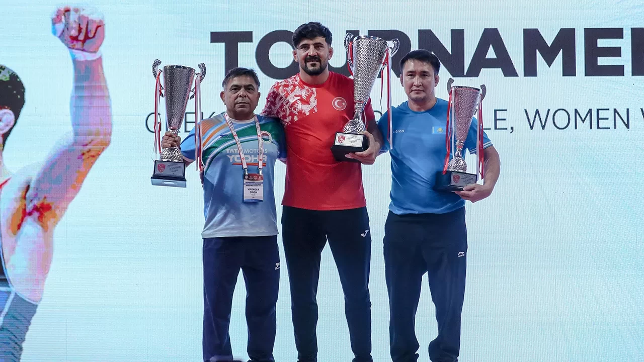 Kocaeli’de güreş şöleni: Türkiye kadınlar ve grekoromen stilde şampiyon