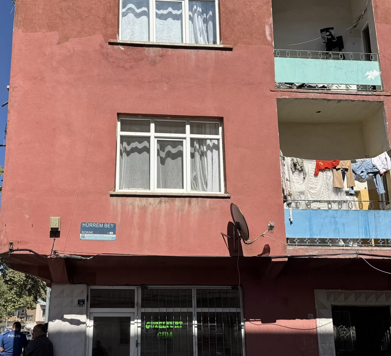 Erzurum'da balkondan düşen 1,5 yaşındaki bebek ağır yaralandı