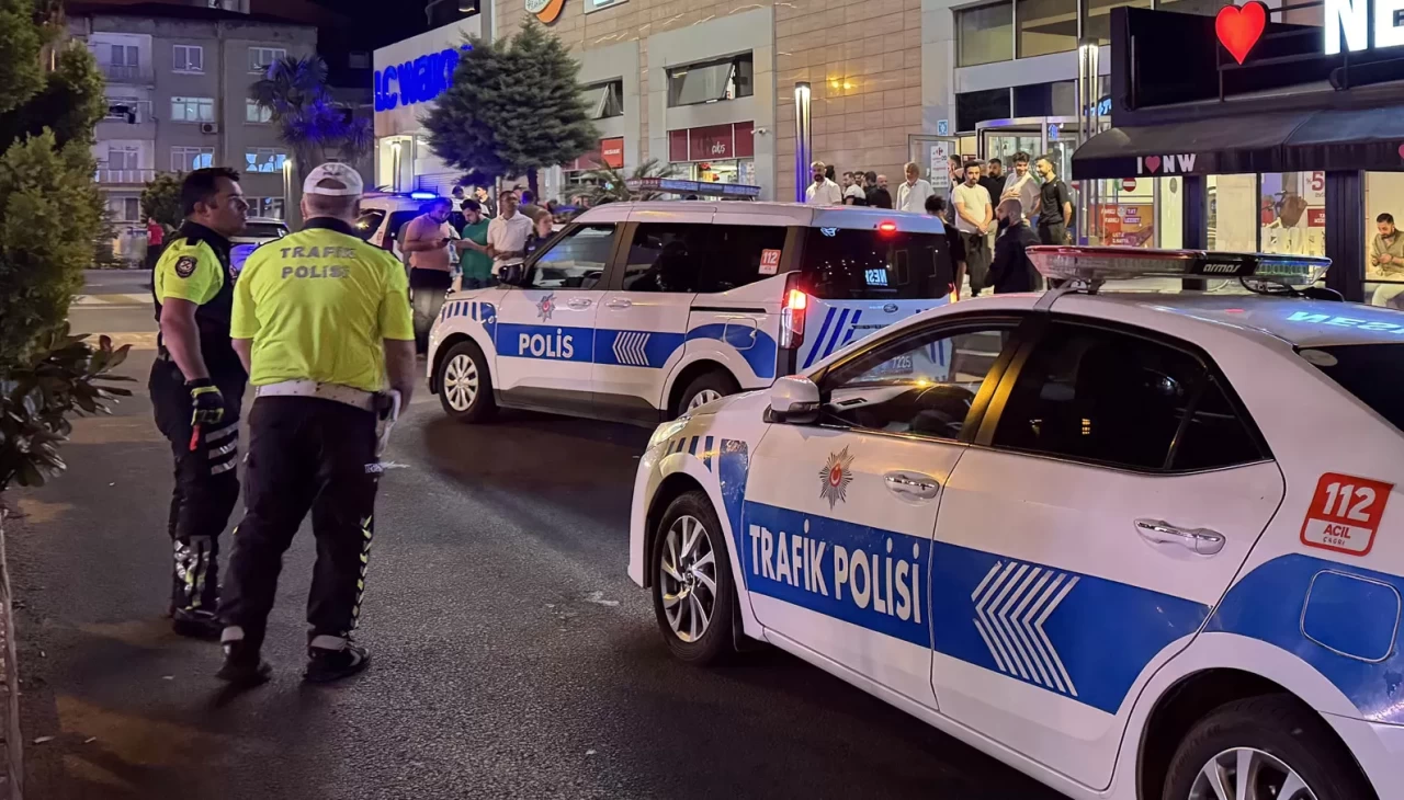 Alışveriş merkezinde zehirlenme şüphesiyle 6 kişiye müdahale edildi