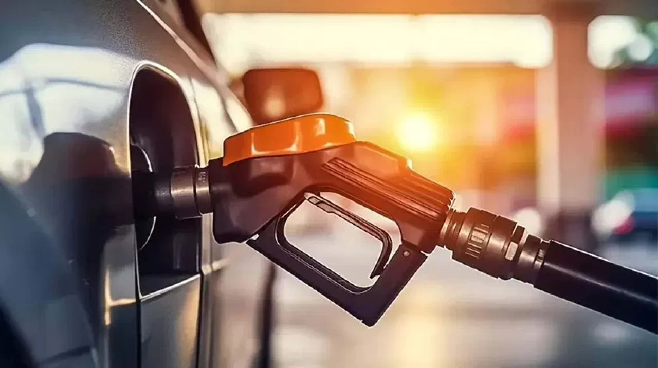 Araç sahiplerini sevindiren haber: benzin ve motorine indirim