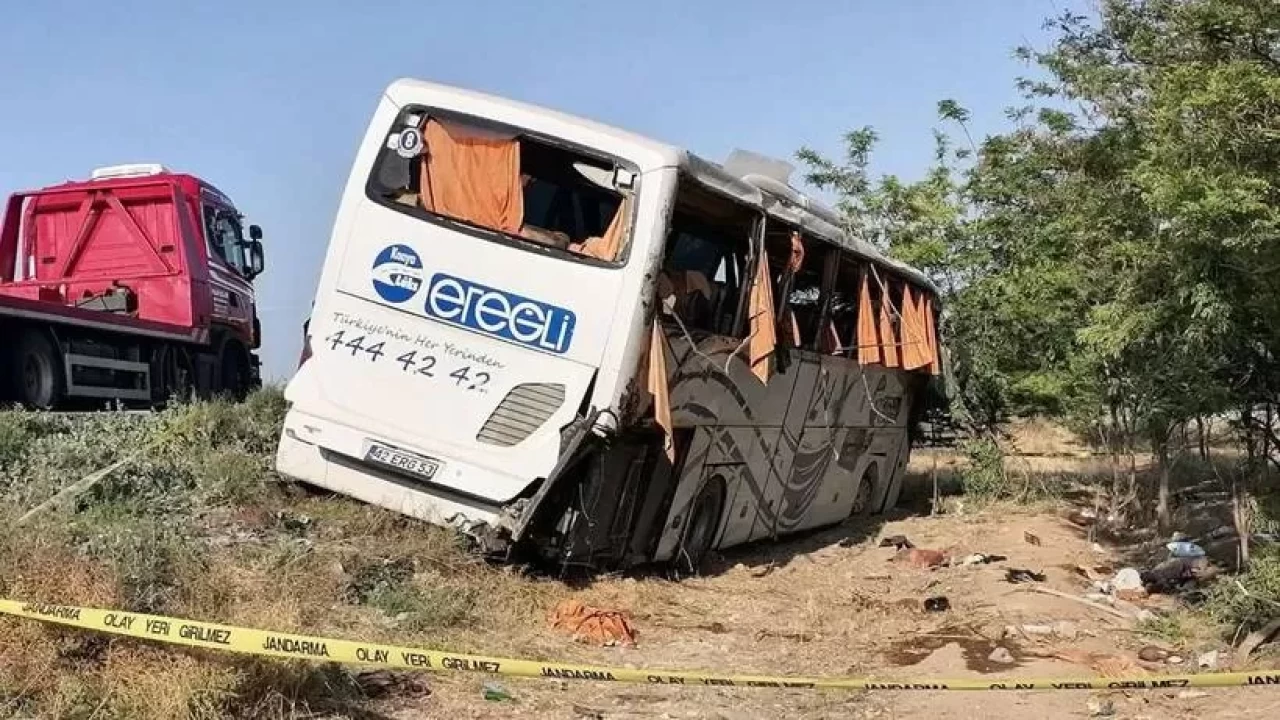 Bayram sabahı otobüs şarampole devrildi: 1 ölü, 26 yaralı