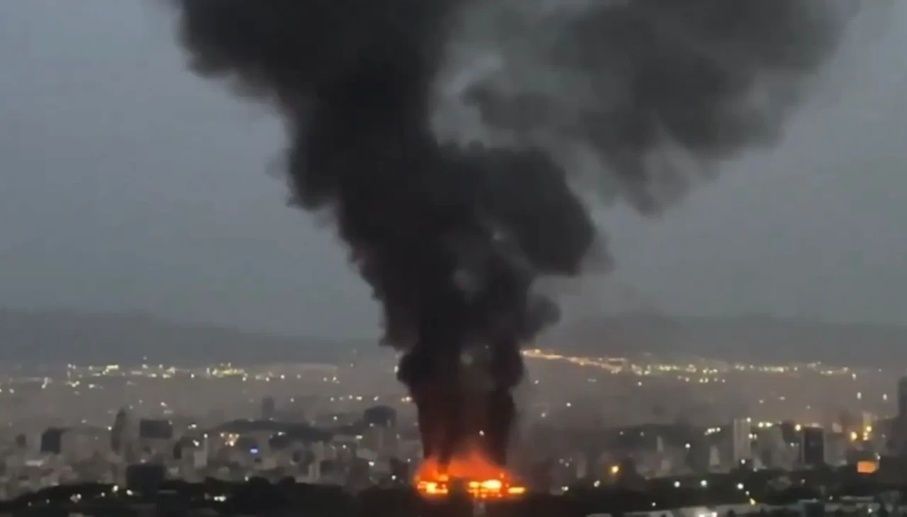 30 savaş uçağıyla saldırdı! Ahvaz, Dezful ve Mahşehr’de patlama sesleri yükseldi