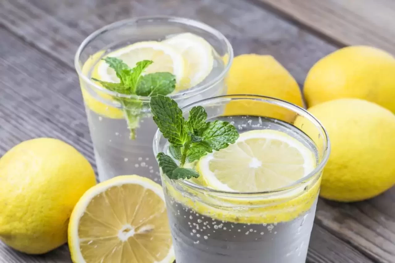 Doğru bildiğimiz yanlışlar: Limonlu su gerçekten zayıflatır mı?