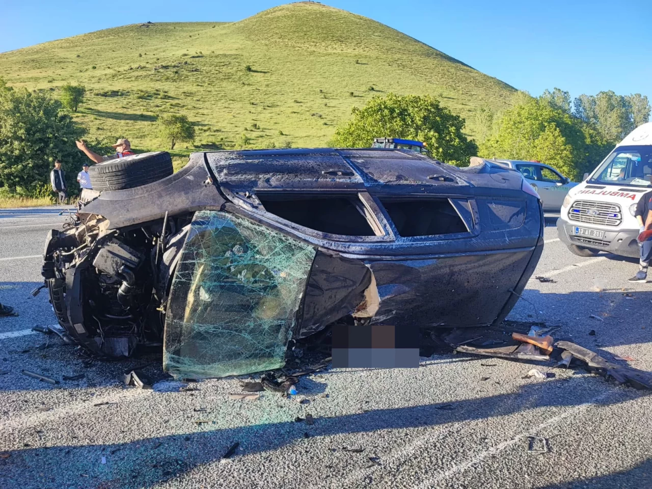 Feci kaza: Bitlis'te minibüs ve otomobil çarpıştı, 2 ölü, 1 yaralı