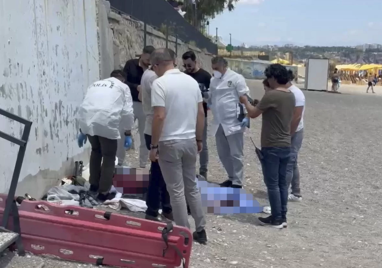 Antalya'da sahilde erkek cesedi bulundu