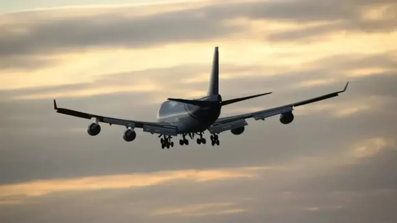 ABD’nin Katar’daki üssüne İran'dan misilleme! Hava sahası kapandı, uçuşlar yön değiştiriyor!