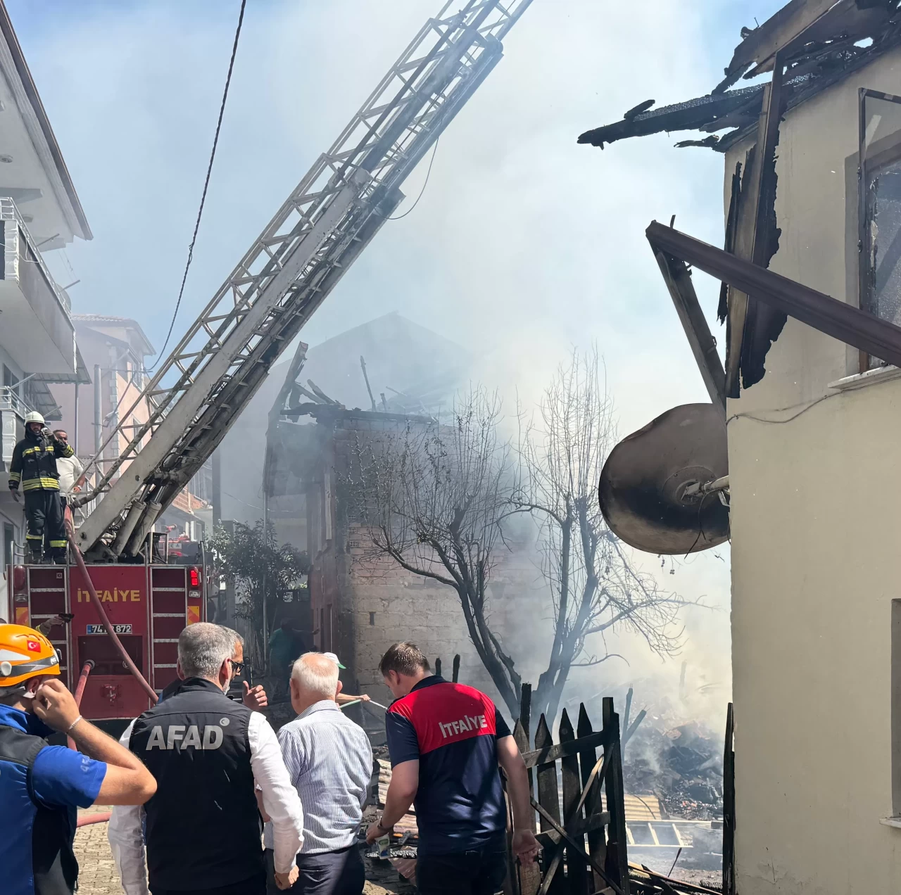 Bartın'da çıkan yangında 2 evde hasar oluştu