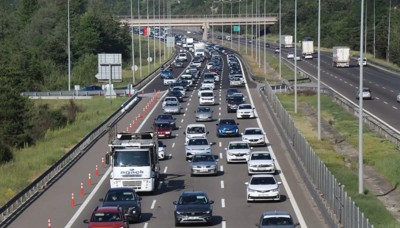 Bayram dönüşü Bolu geçişinde trafik kilitlendi!