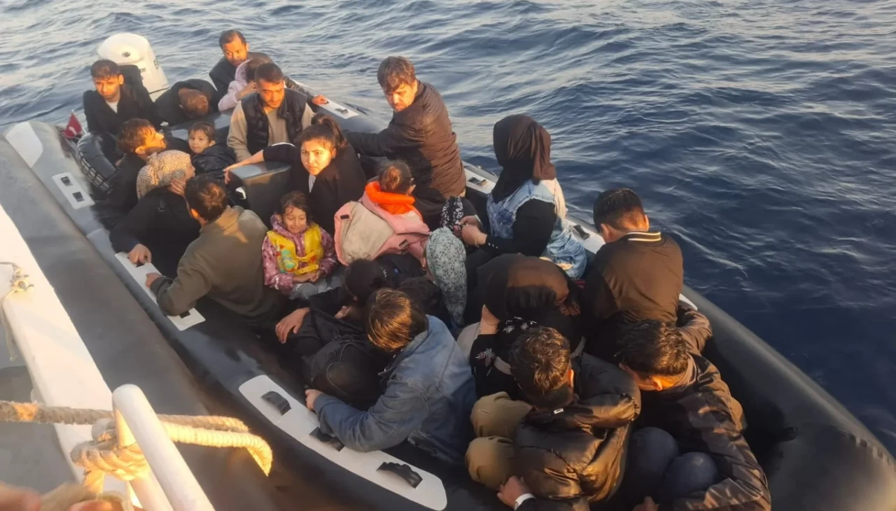 Çanakkale açıklarında 11 çocuk ile 37 kaçak göçmen ve 2 kaçakçı yakalandı!