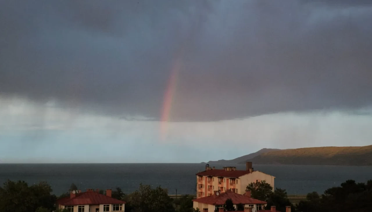 Van Gölü üzerinde gökkuşağı, Nemrut Kalderası’nda kızıl gökyüzü