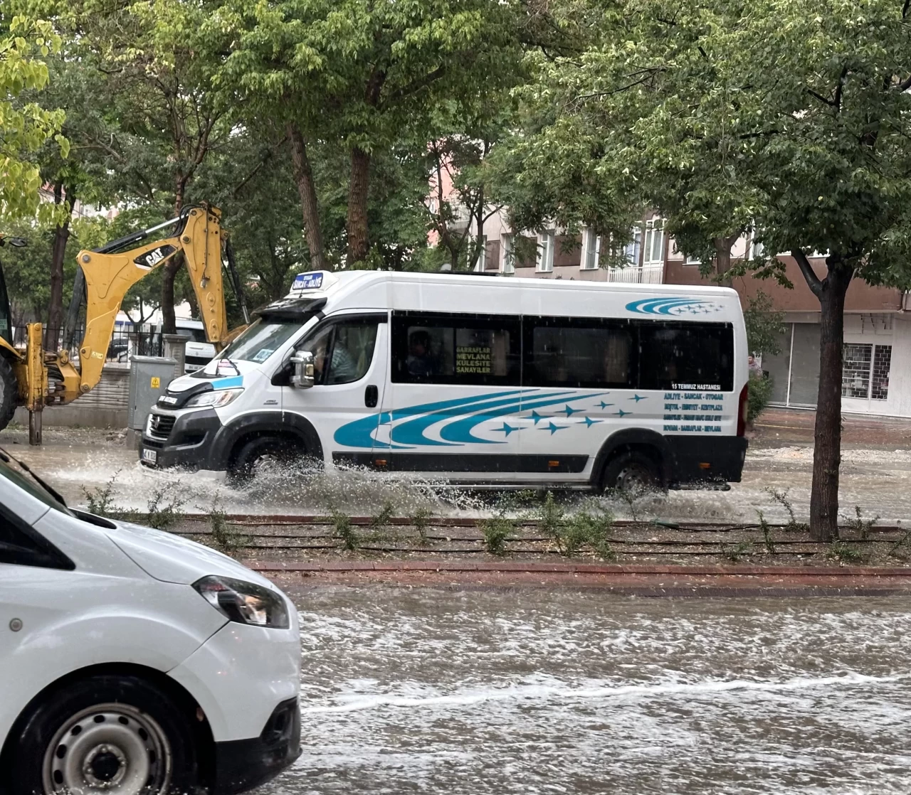 Konya'da sağanak ve dolu hayatı olumsuz etkiledi