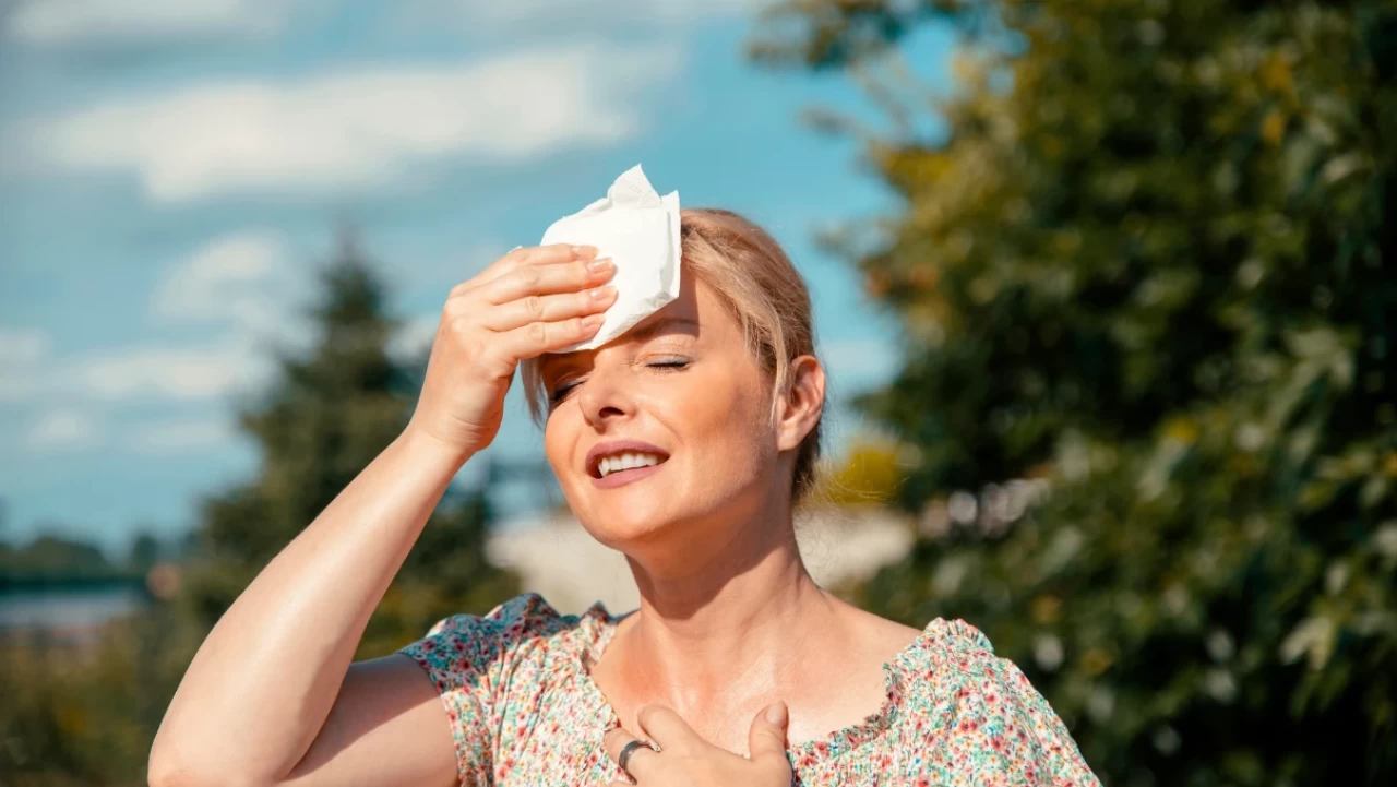 Yaz sıcaklarında sadece yüzü terleyenler sebebini mutlaka araştırın!