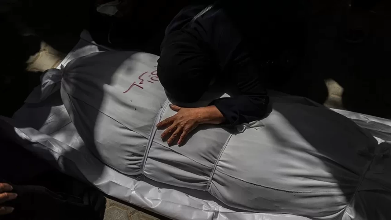 Katil İsrail'den acımasız hamle! Yardım almak isteyen Filistinlileri katletti