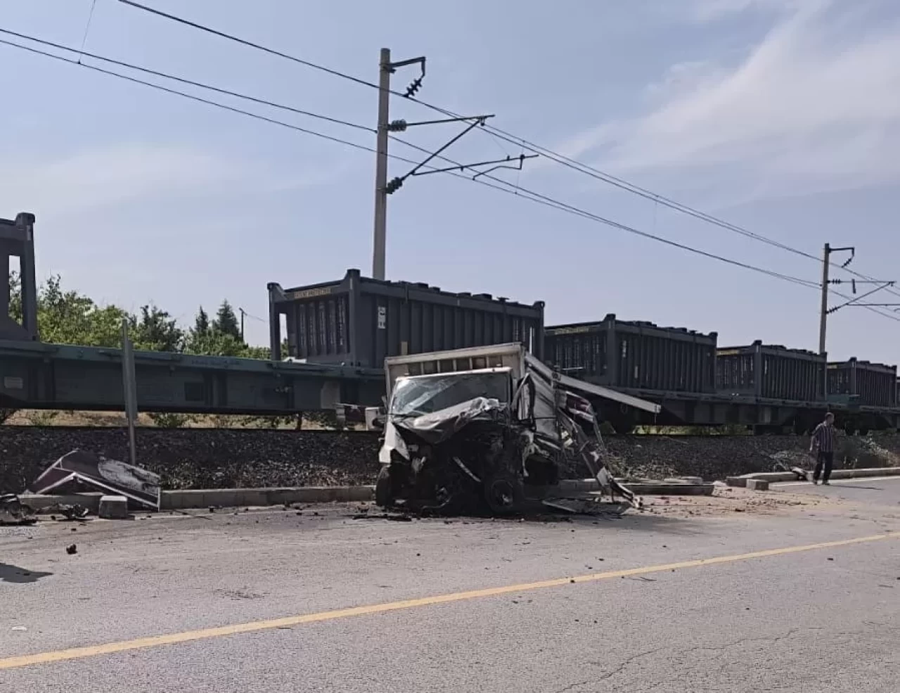 Malatya'da yük treni kamyonete çarptı