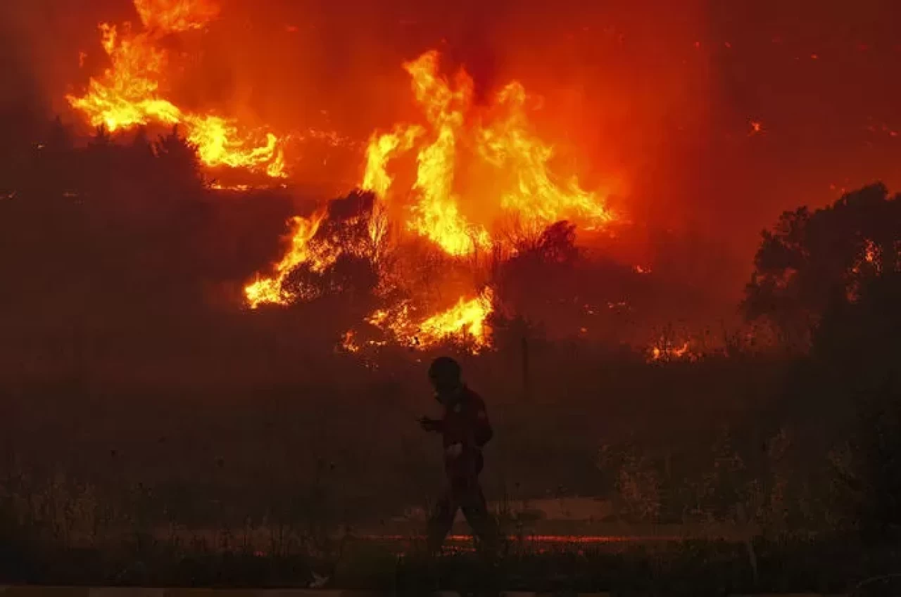 İzmir, Manisa, Antalya... Yangınların sürdüğü illerde son durum