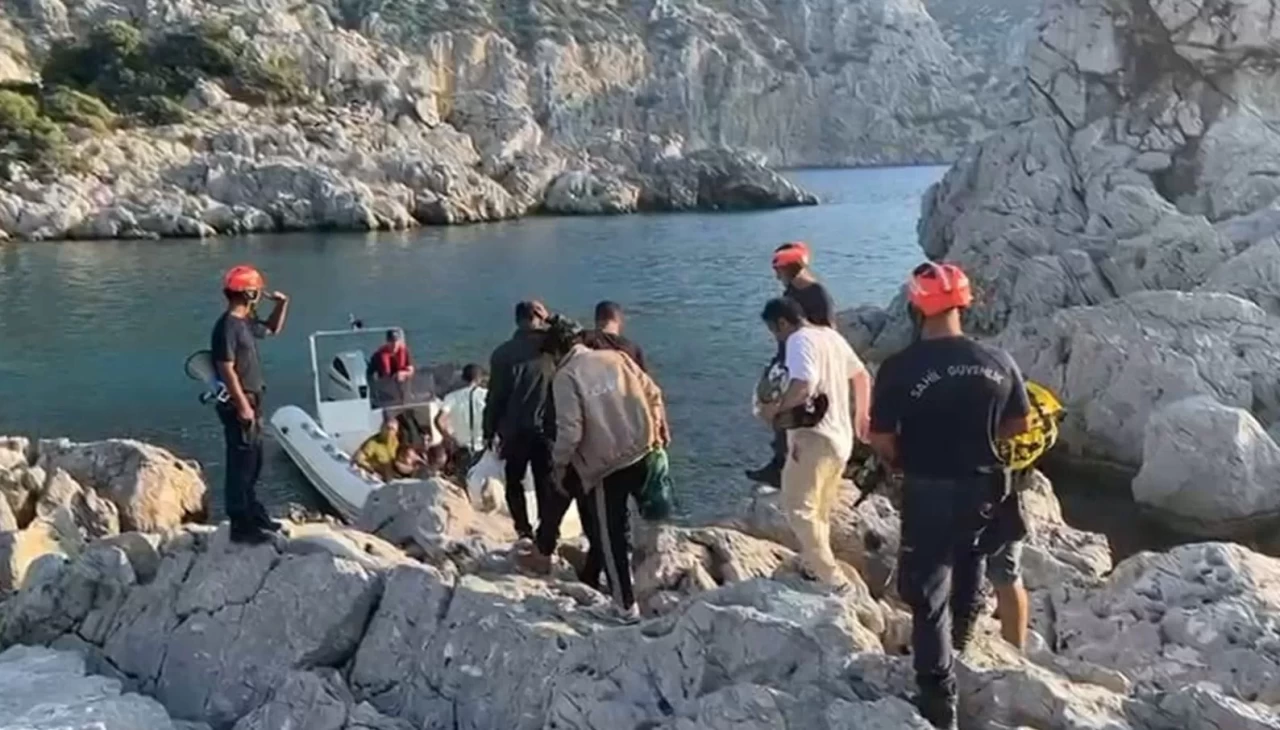 Marmaris’te 15 düzensiz göçmen ve bir göçmen kaçakçısı yakalandı