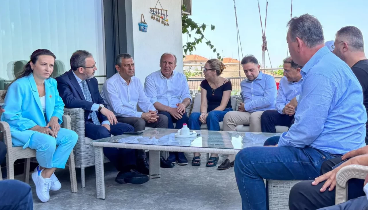 Bakan Kasapoğlu'ndan merhum Başkan Zeyrek'in ailesine taziye ziyareti