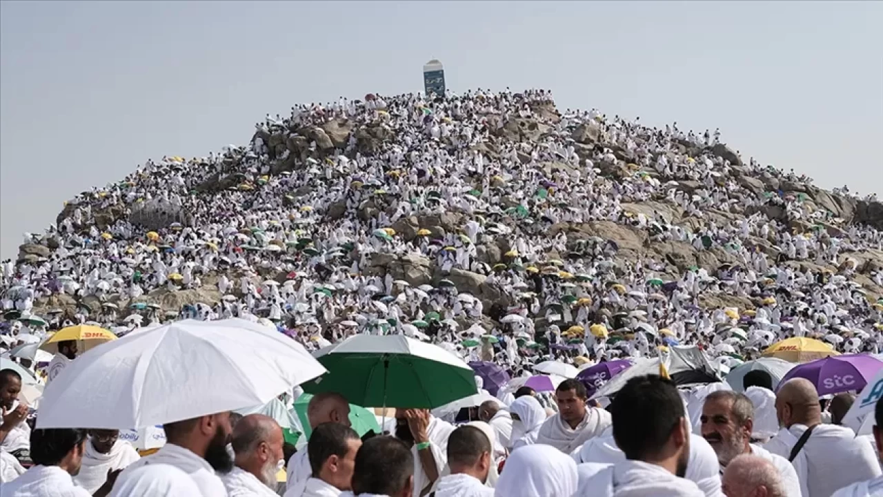 Hacı adayları Arafat'a ulaştı