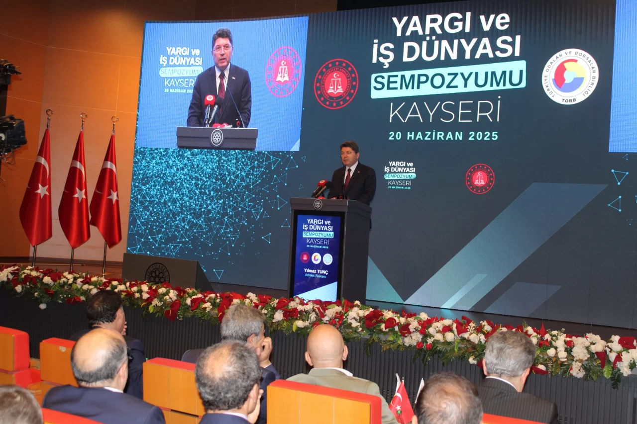 Adalet Bakanı Tunç'tan sert uyarı: Hukuk güvenliği tartışmalarına son verilmeli