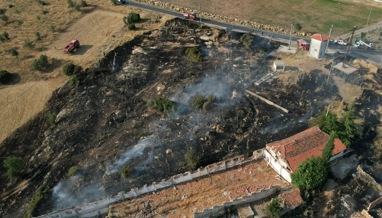 Manisa Kula’da aynı anda iki farklı bölgede yangın