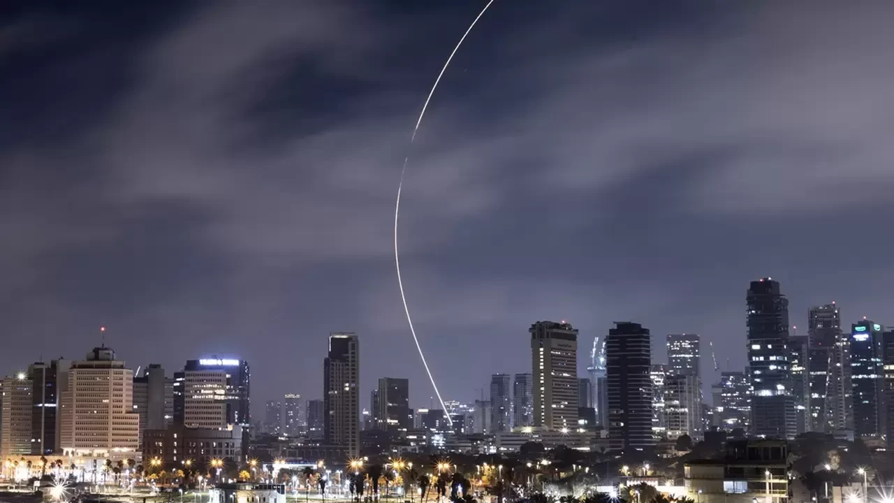 İran, Tel Aviv'deki bir bölge için tahliye uyarısı yayımladı