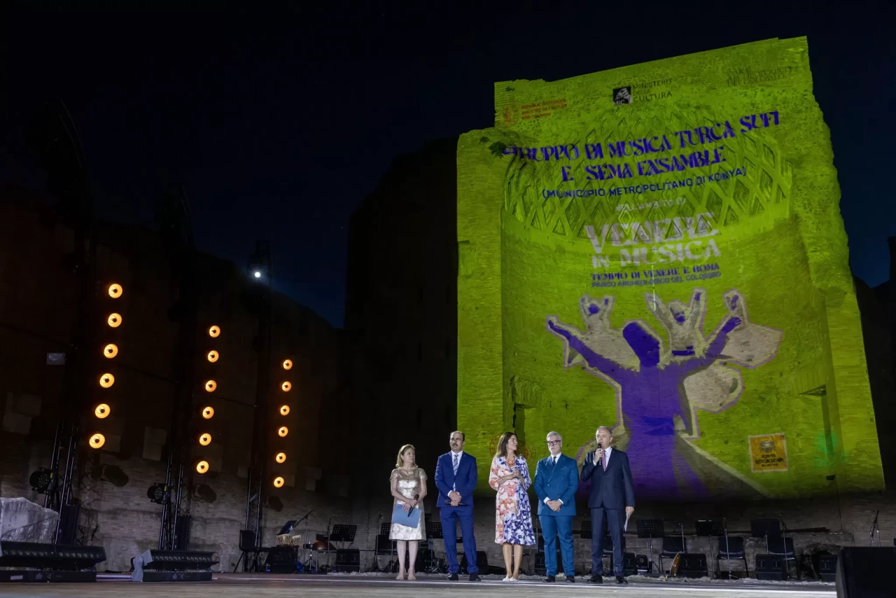 Roma'nın simge yapısı Kolezyum'un önünde Mevlevi Sema Töreni yapıldı