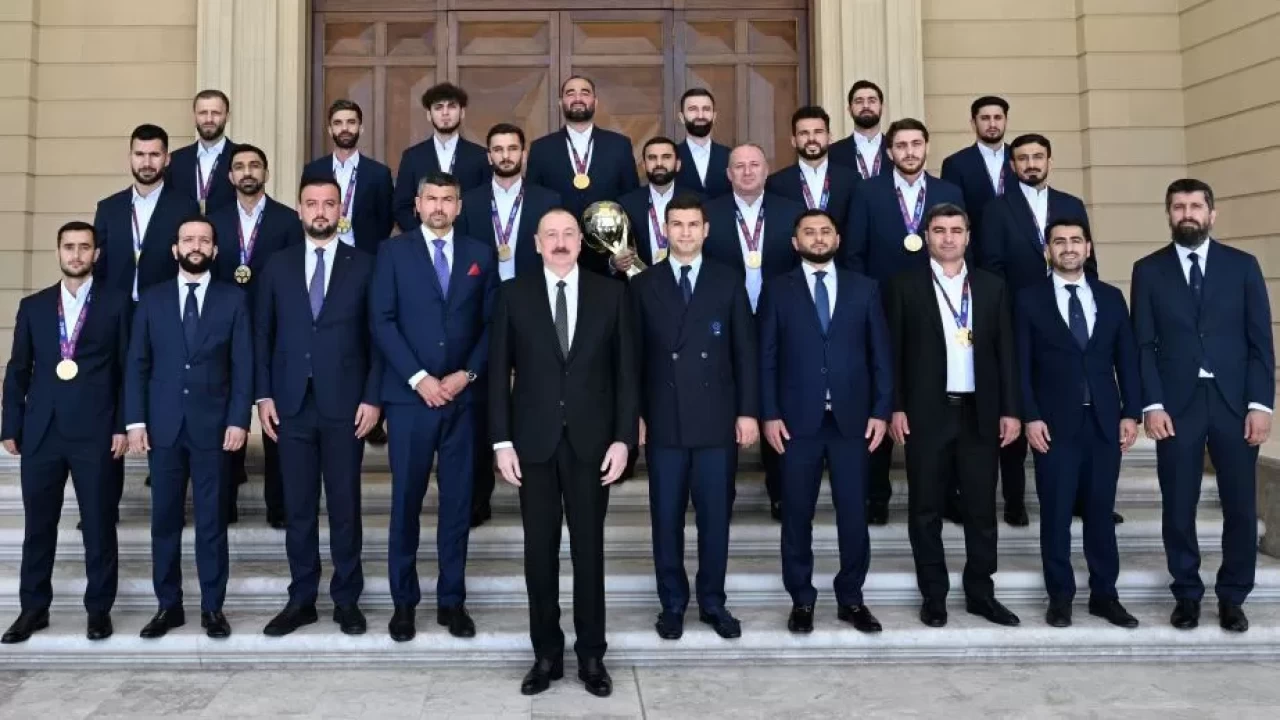 Azerbaycan Cumhurbaşkanı İlham Aliyev, Minifutbol Dünya Şampiyonu Azerbaycan Milli Takımı'nı kabul etti