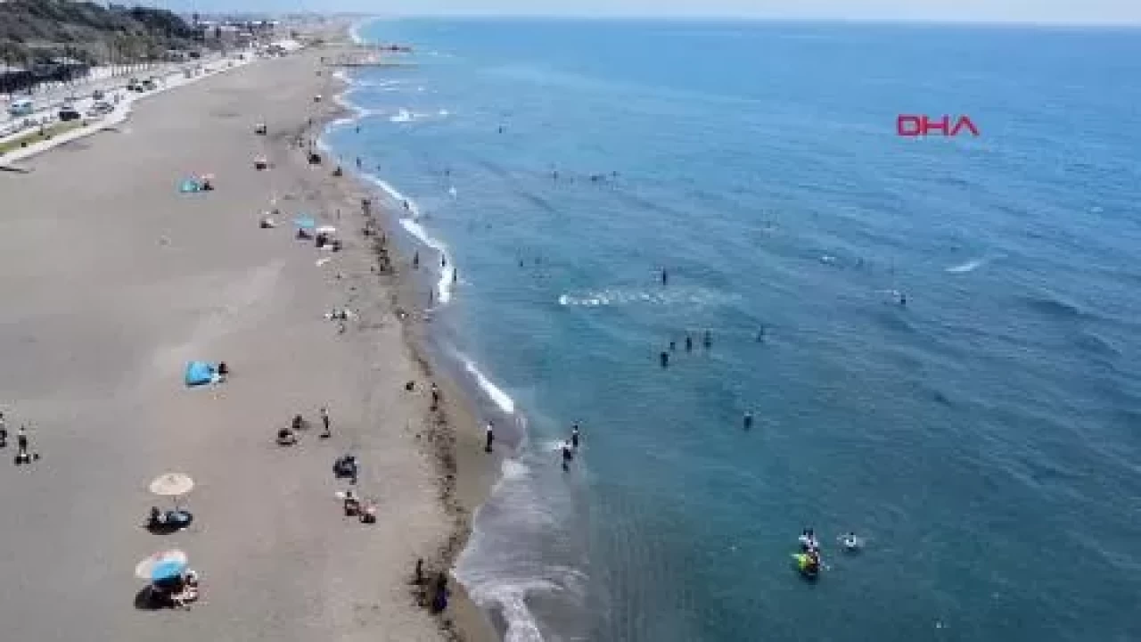 Hatay’da yaz tadında bayram! Sahillerde adım atacak yer kalmadı
