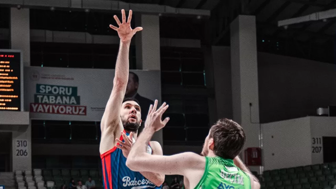 Bahçeşehir Koleji uzatmalarda yarı finale yükseldi | Basketbol Süper Ligi'nde Tofaş 92-96 Bahçeşehir
